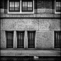 Stad in Stilte / Voormalige Gemeentelijke Bibliotheek/ architect D.B. Logemann / 1923 / een van de weinige gebouwen die het bombardemten van 1940 overleefde / tussen 2012 en 2014 volledig gerestaureerd naar ontwerp van architect Erick van Egeraat